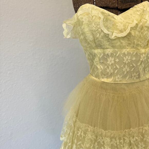 Women’s XS Dress Yellow Lace Tulle Gown Strapless Tiered Prom Bridal Dress Rare - Picture 1 of 5